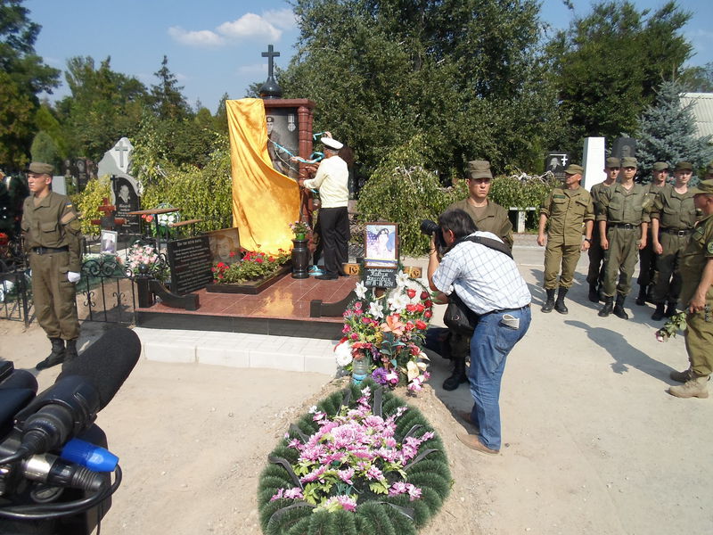 Запоріжці відкрили пам'ятник герою, загиблому в зоні АТО