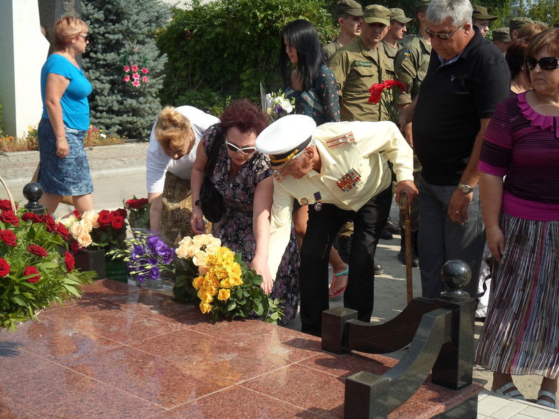 Запоріжці відкрили пам'ятник герою, загиблому в зоні АТО