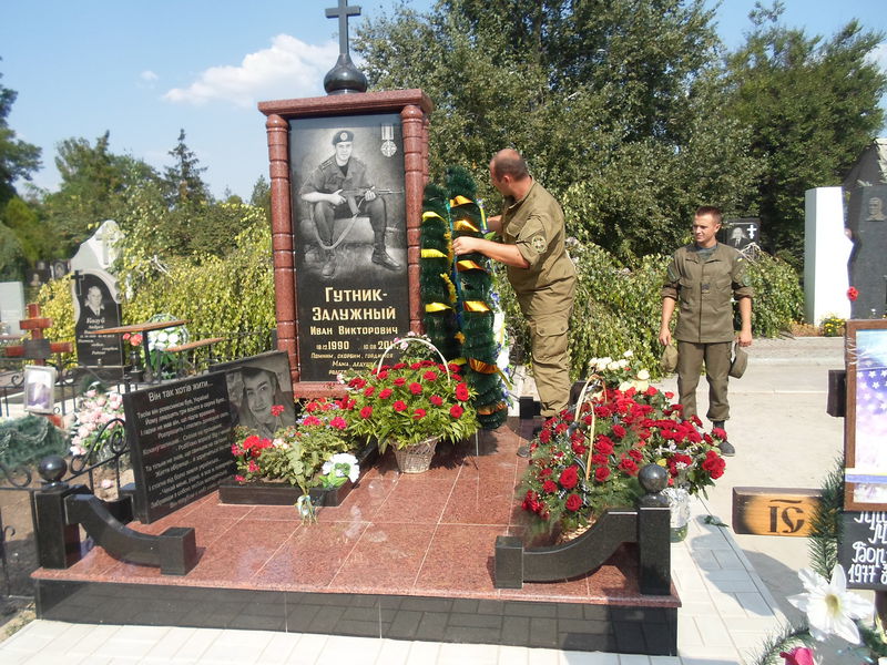 Запоріжці відкрили пам'ятник герою, загиблому в зоні АТО
