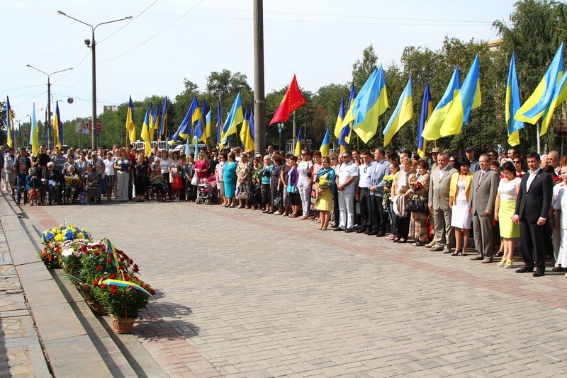 Запоріжці поклали квіти до пам’ятника Тараса Шевченка