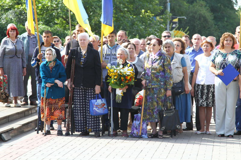 Запоріжці поклали квіти до пам’ятника Тараса Шевченка