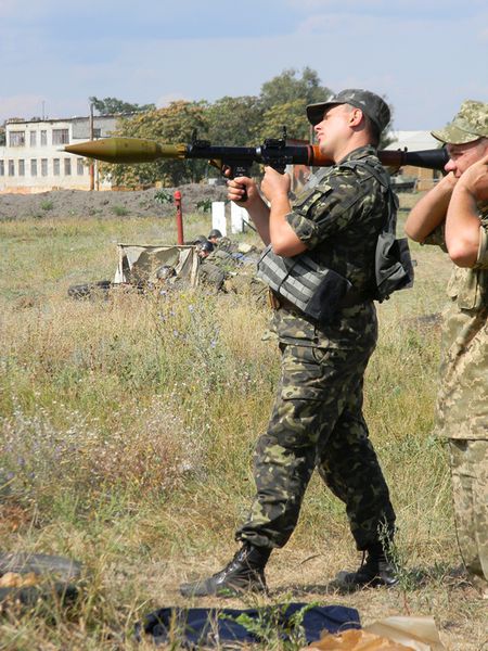 Стрілецький батальйон опановує бойові стрільби