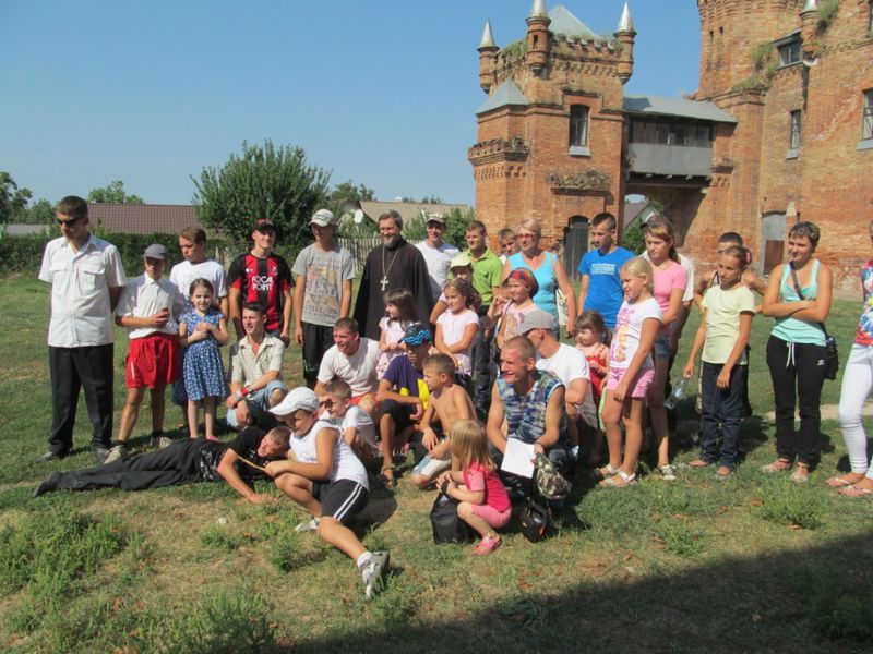 Вихованці комунальної установи “Запорізький дитячій будинок – інтернат” відвідали палацово – парковий комплекс Замок Попова