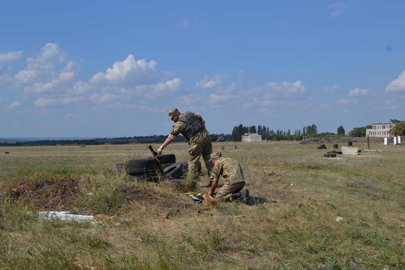 Стрілецький батальйон опановує бойові стрільби