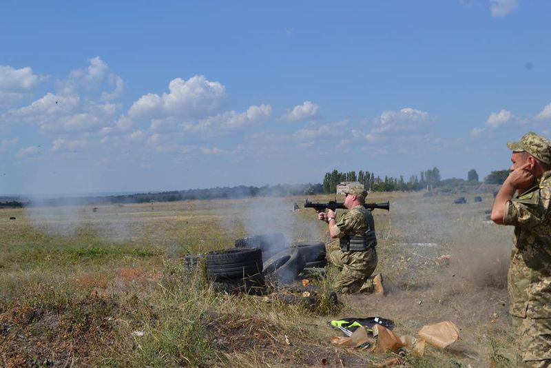 Стрілецький батальйон опановує бойові стрільби