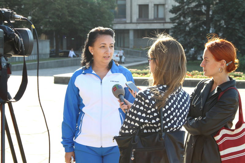 Під час зарядки держслужбовці та спортсмени показали, як працювати в команді 