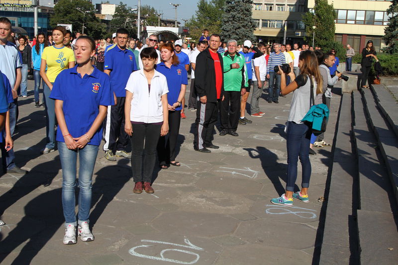 Під час зарядки держслужбовці та спортсмени показали, як працювати в команді 