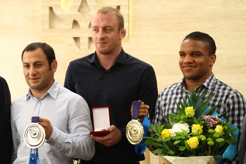 Запорізькі призери чемпіонату світу з боротьби нагороджені медалями «За розвиток Запорізького краю»