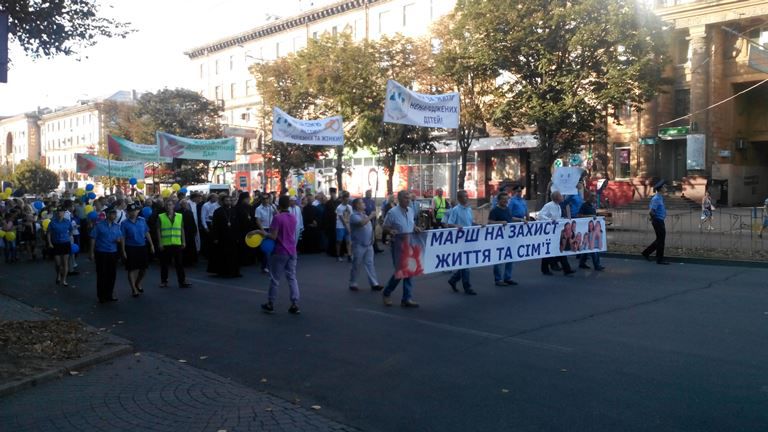 Запоріжці під проводом духовних лідерів вийшли на «Марш за життя»