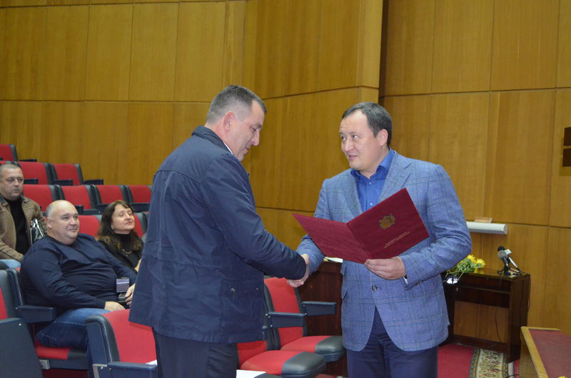 Автомобілісти з честю проходять випробування і миром, і війною  