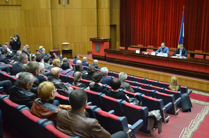 Автомобілісти з честю проходять випробування і миром, і війною  
