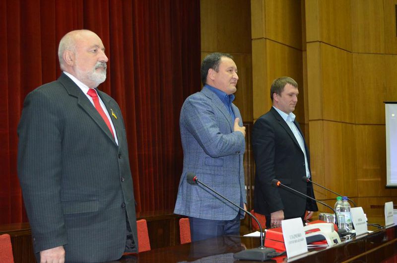 Автомобілісти з честю проходять випробування і миром, і війною  