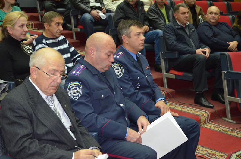 Автомобілісти з честю проходять випробування і миром, і війною  
