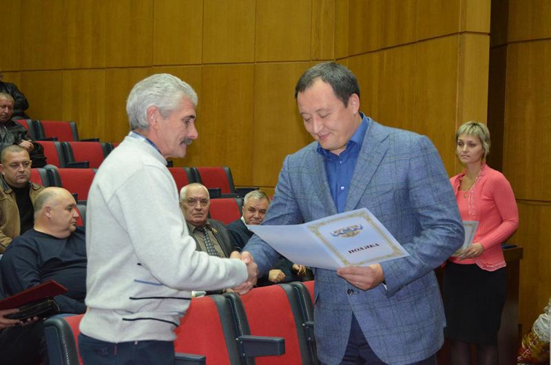 Автомобілісти з честю проходять випробування і миром, і війною  