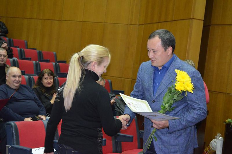 Автомобілісти з честю проходять випробування і миром, і війною  