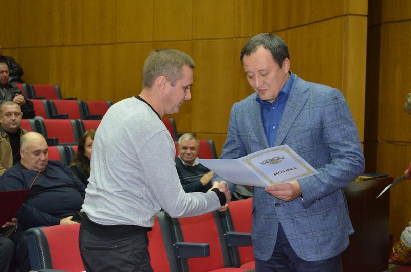 Автомобілісти з честю проходять випробування і миром, і війною  