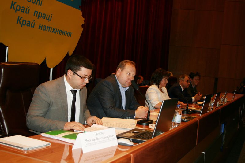 Перша сесія новообраної обласної ради відкрилася, але продовжить роботу 10 грудня