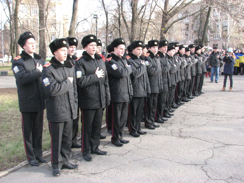 До Дня Збройних Сил України запоріжці поклали квіти на Алеї захисників України