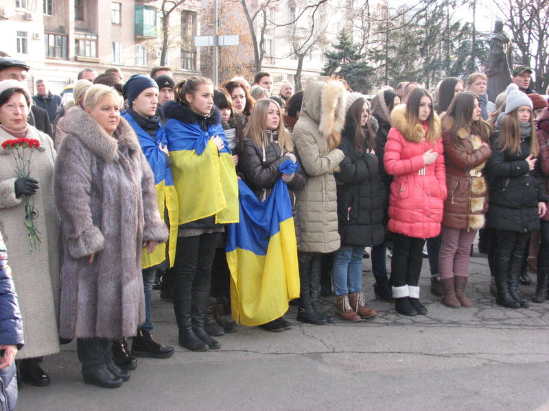 До Дня Збройних Сил України запоріжці поклали квіти на Алеї захисників України