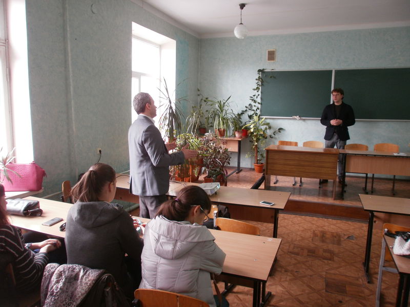Питаннями правового і фінансового забезпечення децентралізації в Запоріжжі переймаються і студенти, і керівники територій 