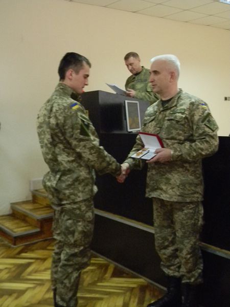 Військовослужбовці Сухопутних військ приймають вітання зі святом
