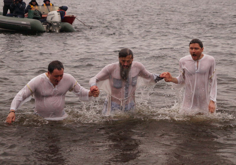 Запоріжці відзначили  Водохрещу купанням у  Дніпрі