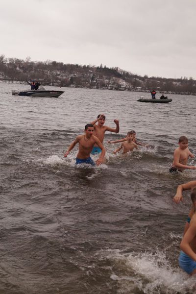 Запоріжці відзначили  Водохрещу купанням у  Дніпрі