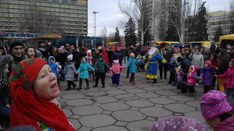 Новорічно-Різдвяний фестиваль: два Різдва, Новий рік, ярмарки і презентації біля живої ялинки