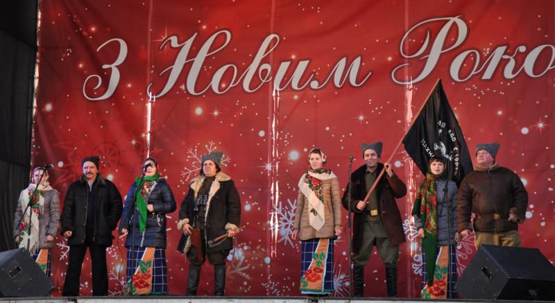 Новорічно-Різдвяний фестиваль: два Різдва, Новий рік, ярмарки і презентації біля живої ялинки