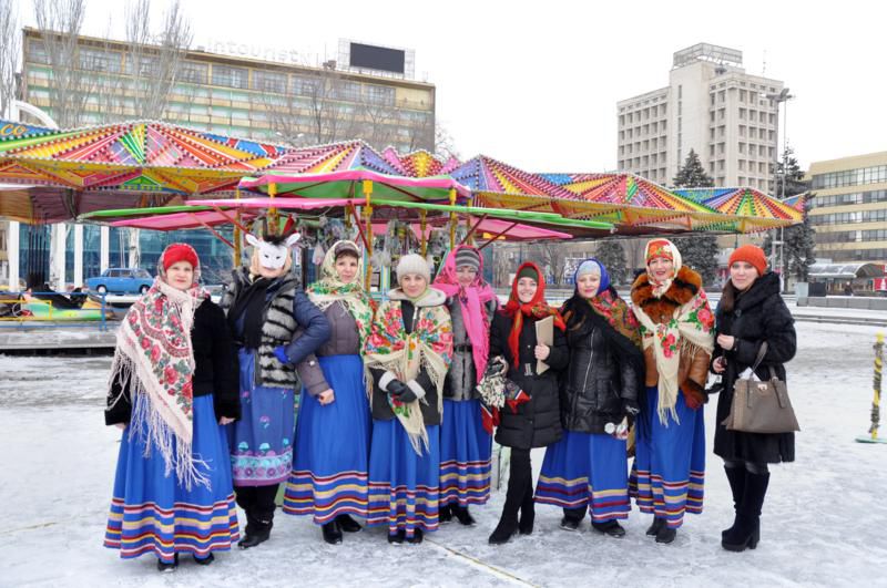 Новорічно-Різдвяний фестиваль: два Різдва, Новий рік, ярмарки і презентації біля живої ялинки