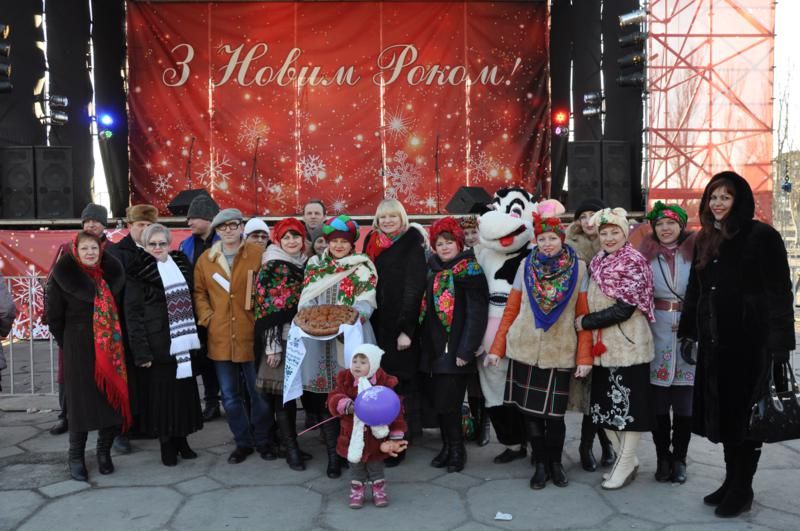 Новорічно-Різдвяний фестиваль: два Різдва, Новий рік, ярмарки і презентації біля живої ялинки