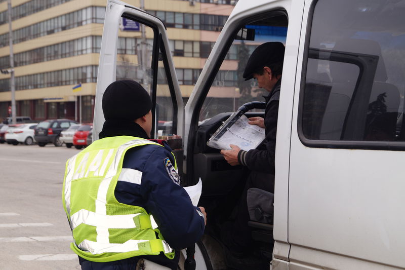 На маршруті в Запоріжжі виявлено нелегальних перевізників