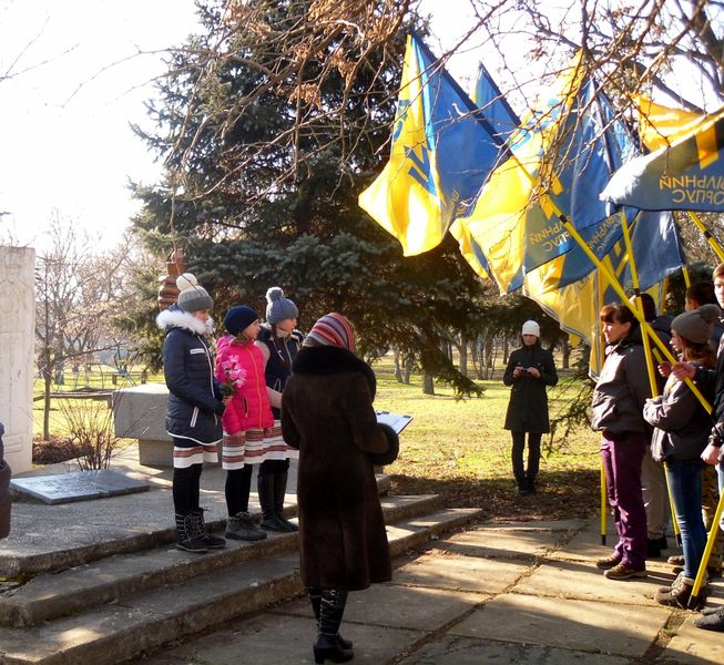 Осипенківці разом з бердянцями вшанували пам`ять Героїв Небесної Сотні, АТО і борців за незалежність України всіх часів  