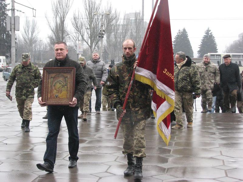 Запорізькі козаки везуть на передову гуманітарну допомогу та ікону Божої Матері