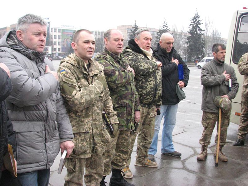 Запорізькі козаки везуть на передову гуманітарну допомогу та ікону Божої Матері