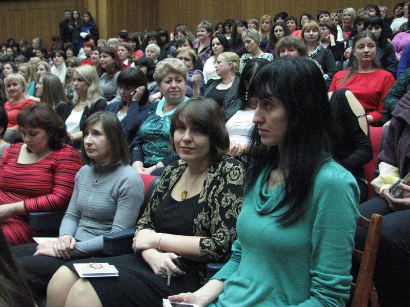 Запорізьких жінок привітали зі святом весни