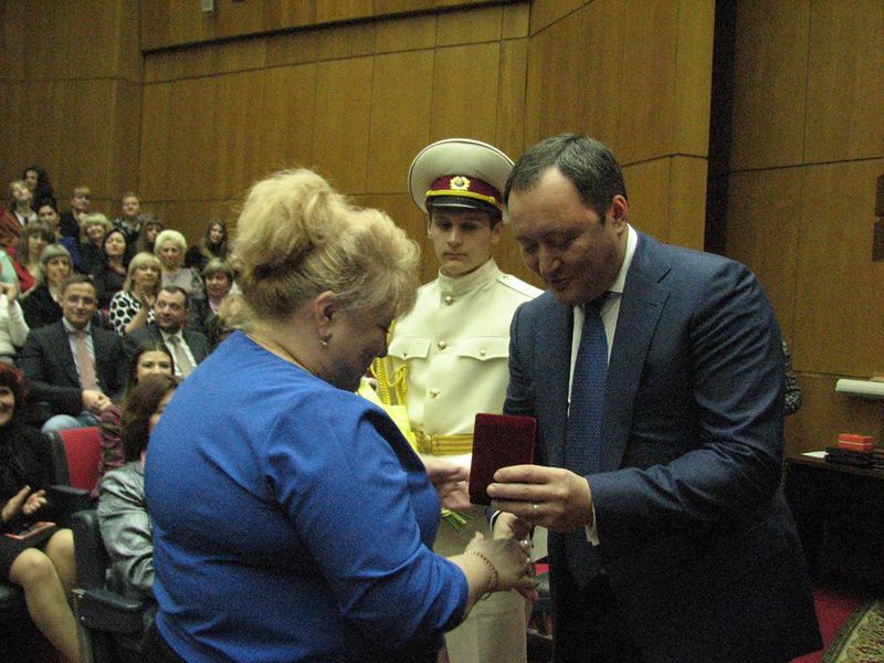 Запорізьких жінок привітали зі святом весни