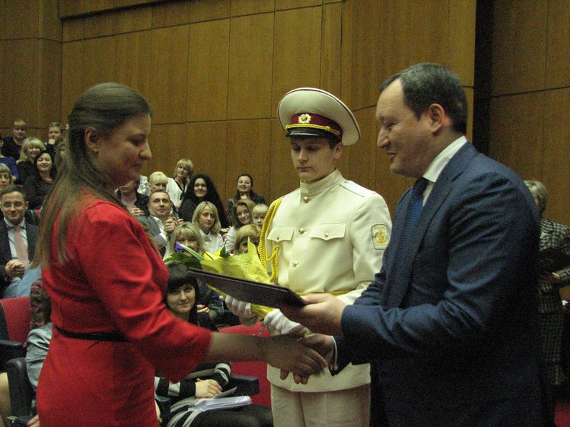 Запорізьких жінок привітали зі святом весни
