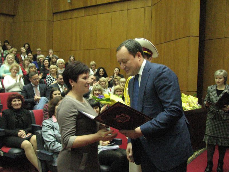 Запорізьких жінок привітали зі святом весни