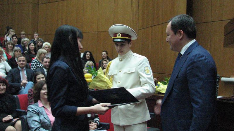 Запорізьких жінок привітали зі святом весни