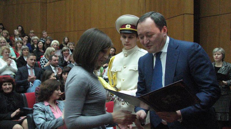Запорізьких жінок привітали зі святом весни