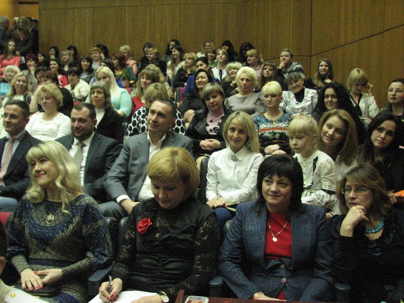 Запорізьких жінок привітали зі святом весни