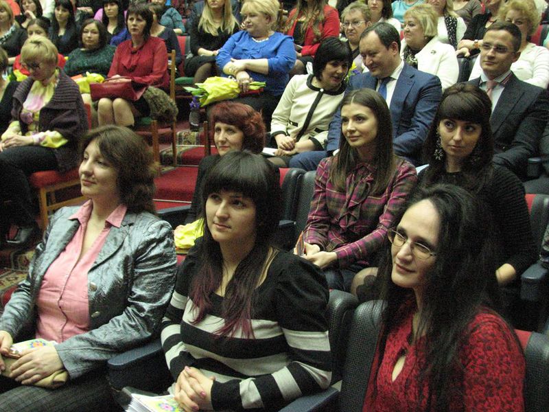 Запорізьких жінок привітали зі святом весни