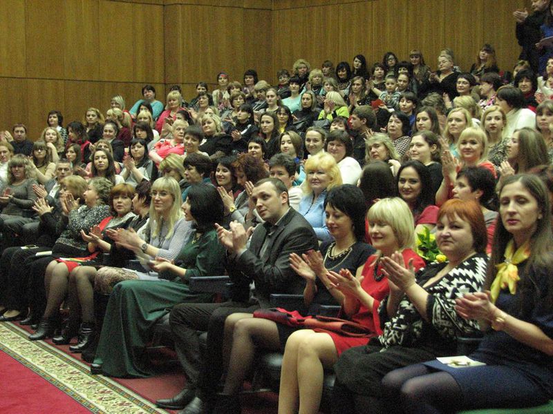 Запорізьких жінок привітали зі святом весни