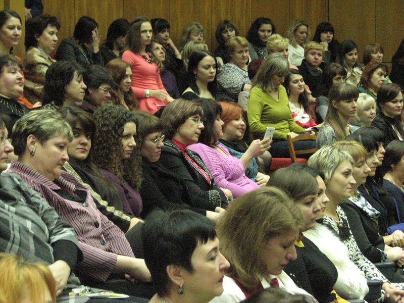 Запорізьких жінок привітали зі святом весни