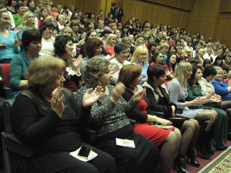 Запорізьких жінок привітали зі святом весни