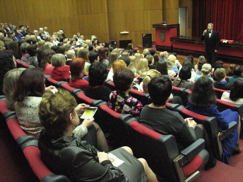 Запорізьких жінок привітали зі святом весни