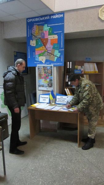 Понад 350 мешканців області проходять військову службу за контрактом