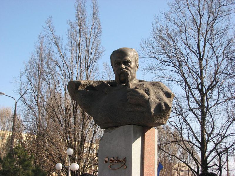 Українська спільнота відзначає річницю з дня народження Кобзаря