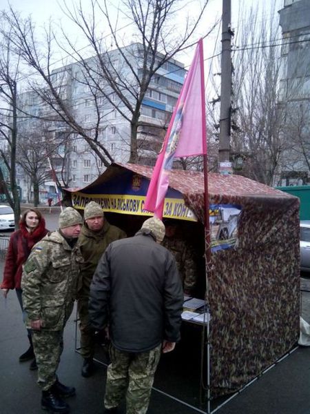 До служби за контрактом запоріжців залучають спеціальні мобільні групи